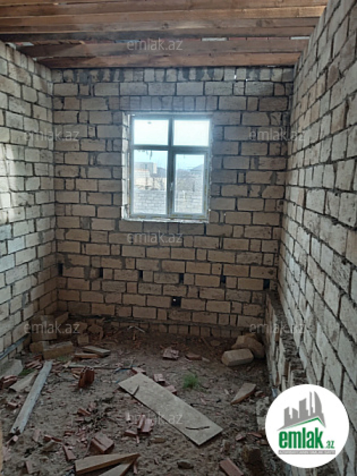 Satılır 4 otaqlı mənzil 158 m²