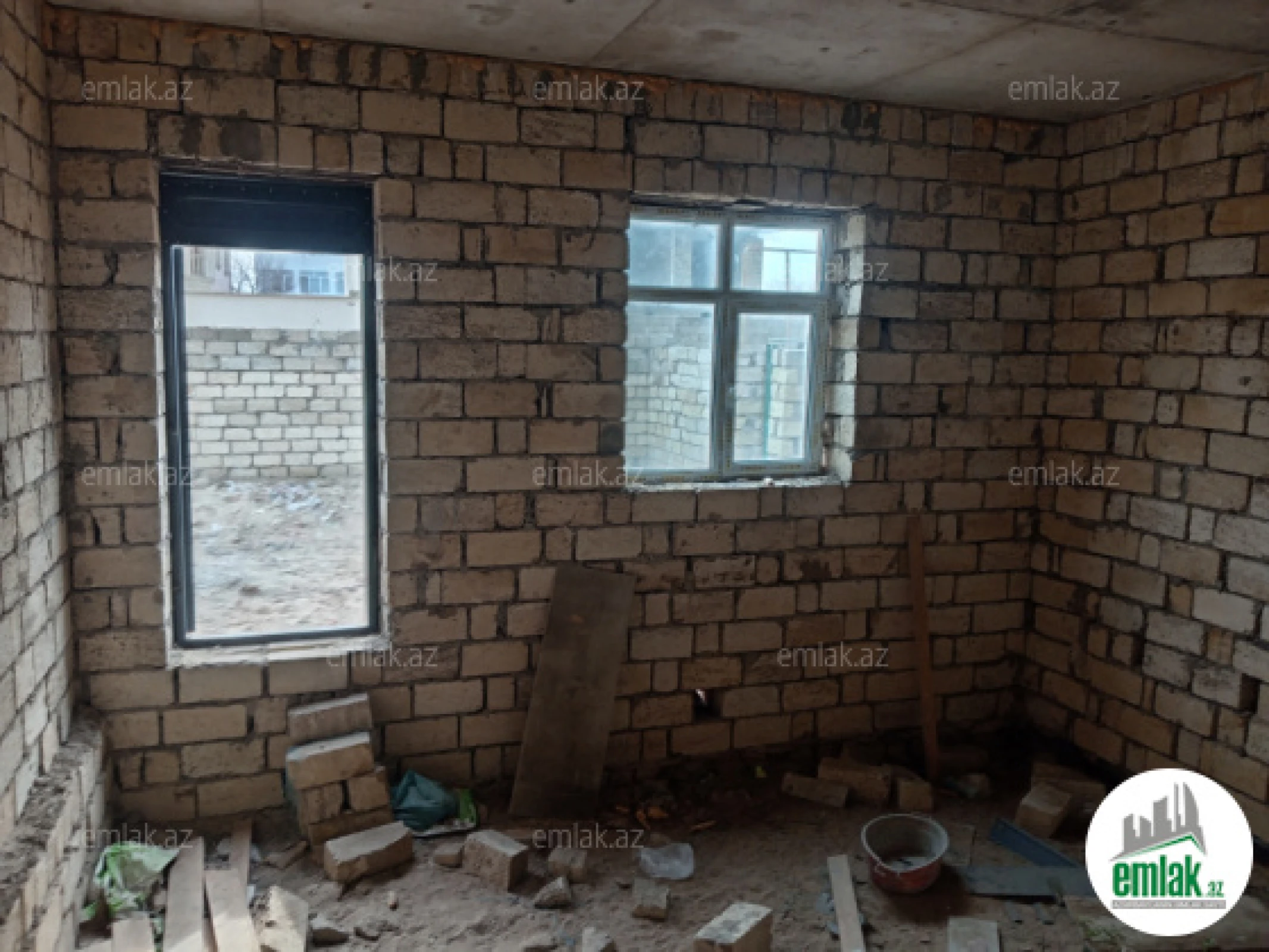 Satılır 4 otaqlı mənzil 158 m²