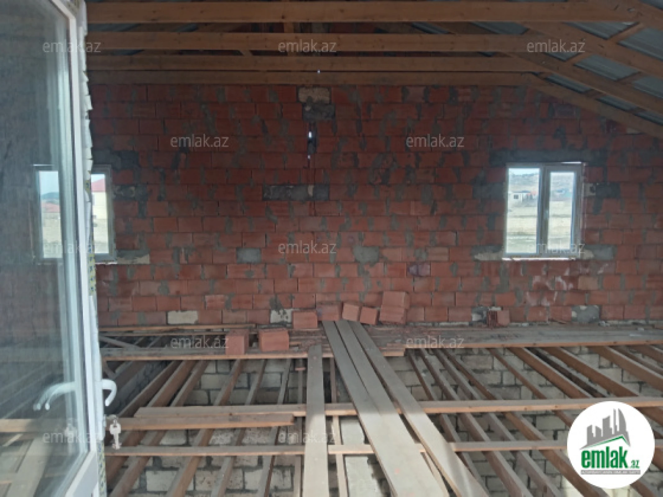 Satılır 4 otaqlı mənzil 158 m²