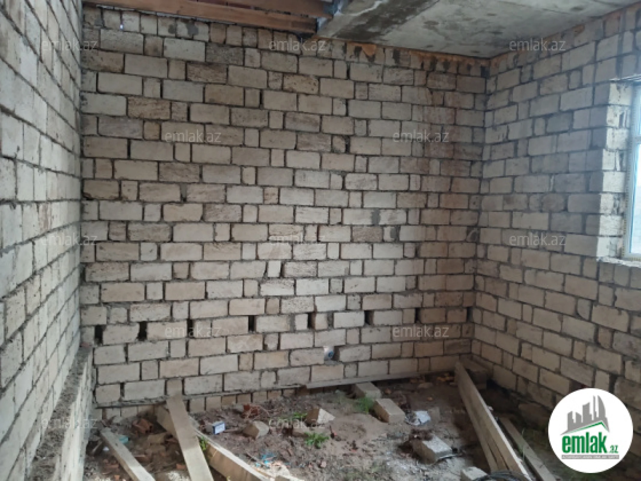 Satılır 4 otaqlı mənzil 158 m²