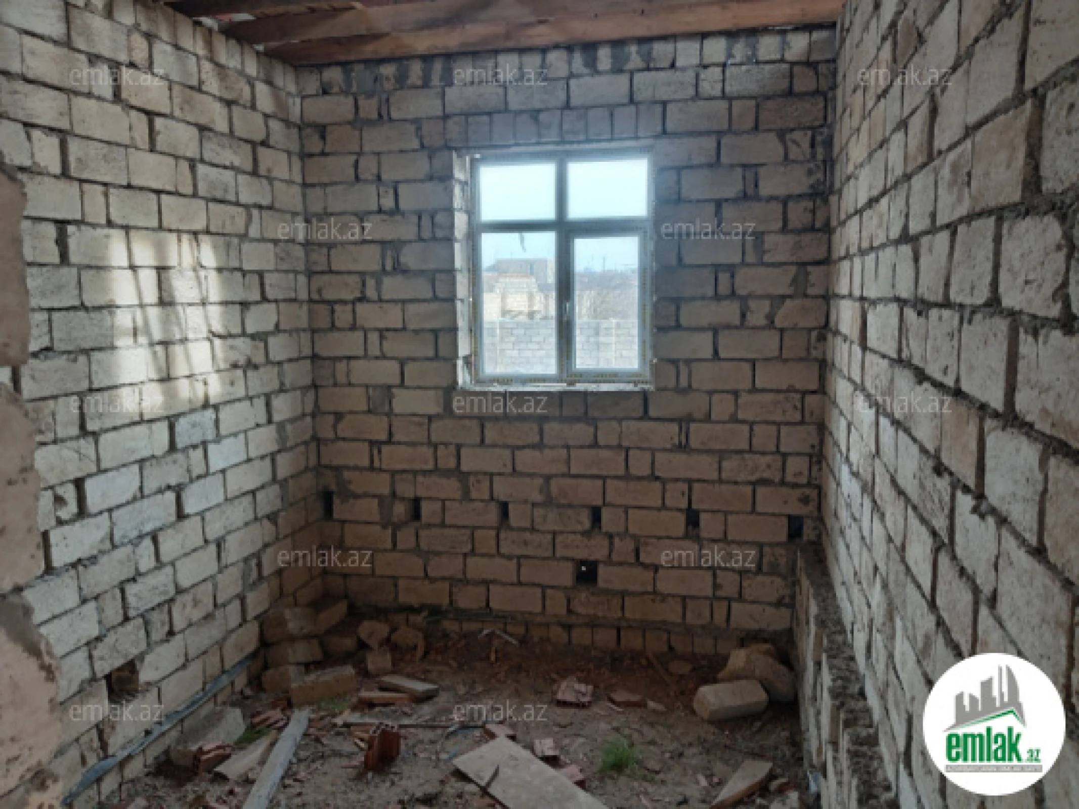Satılır 4 otaqlı mənzil 158 m²