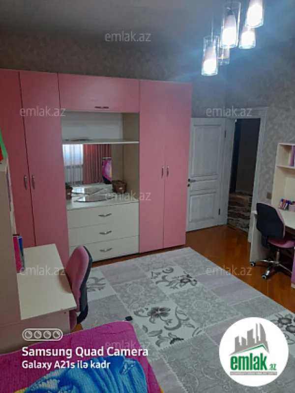 Satılır 6 otaqlı həyət evi 240 m²