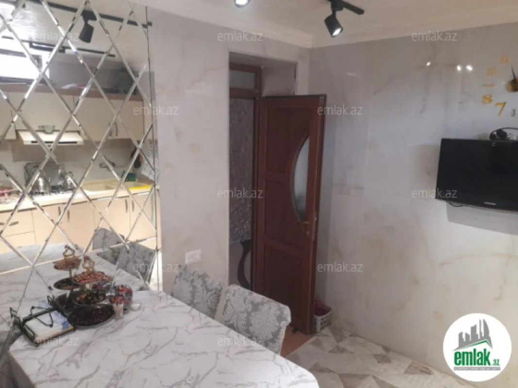 Satılır 6 otaqlı həyət evi 240 m²
