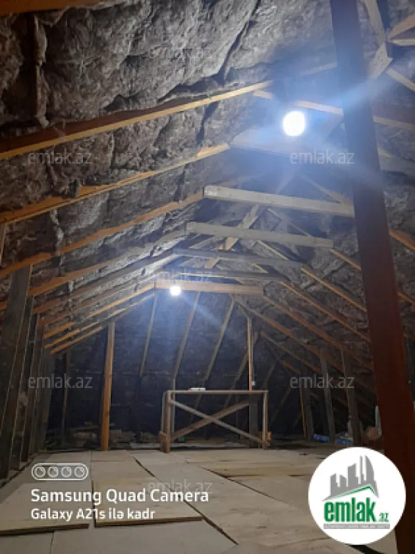 Satılır 6 otaqlı həyət evi 240 m²