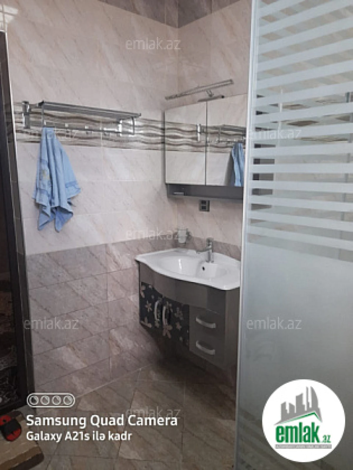 Satılır 6 otaqlı həyət evi 240 m²