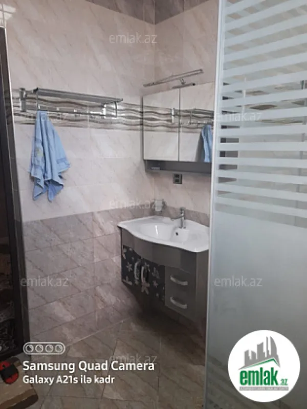 Satılır 6 otaqlı həyət evi 240 m²