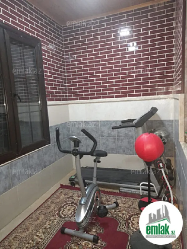 Satılır 6 otaqlı həyət evi 240 m²