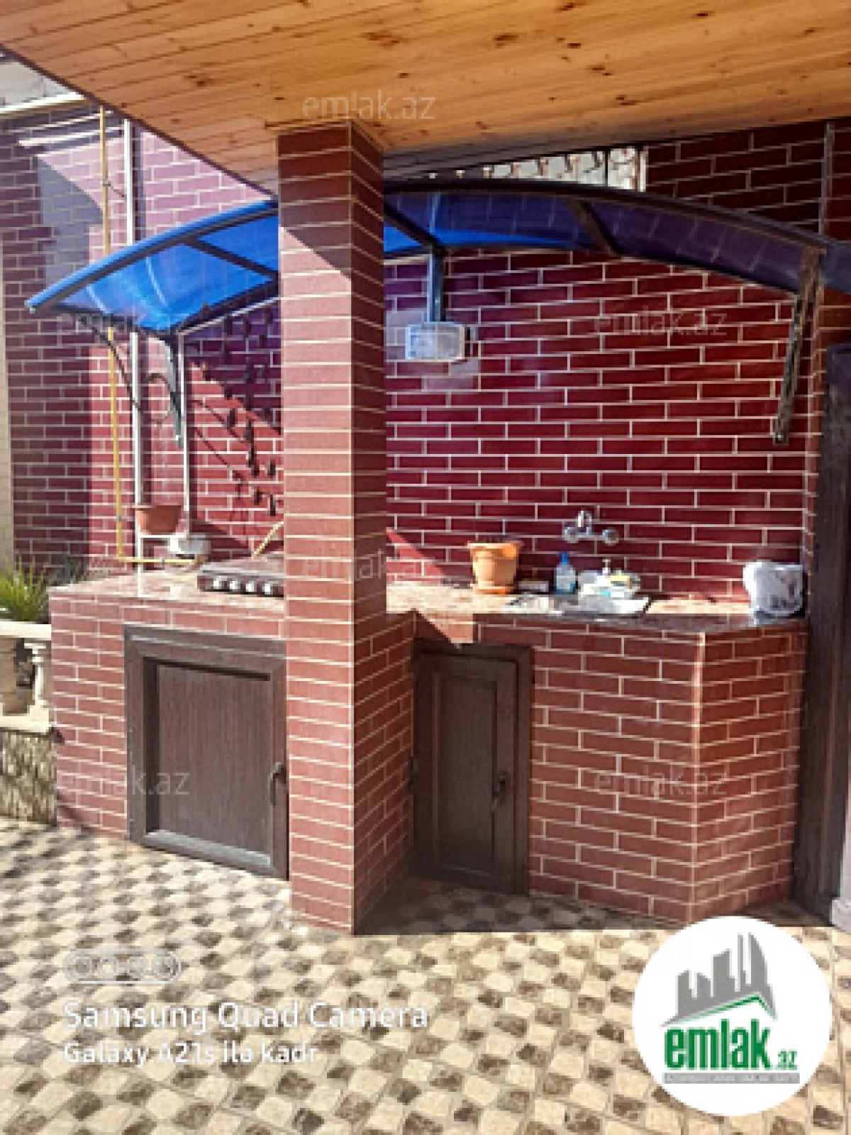 Satılır 6 otaqlı həyət evi 240 m²