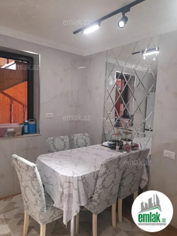 Satılır 6 otaqlı həyət evi 240 m²