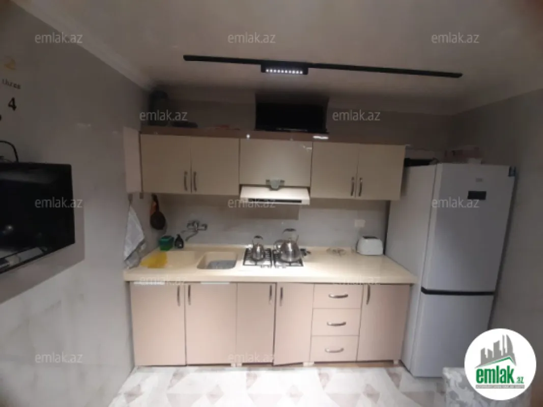 Satılır 6 otaqlı həyət evi 240 m²