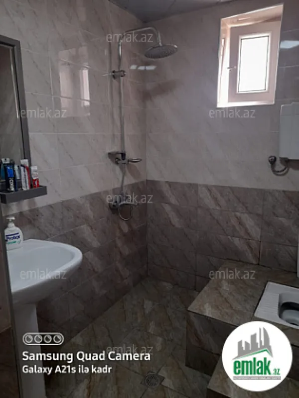 Satılır 6 otaqlı həyət evi 240 m²