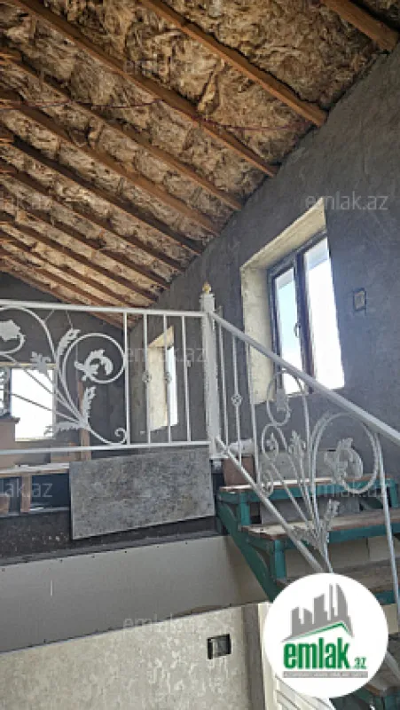 Satılır 5 otaqlı həyət evi 300 m²