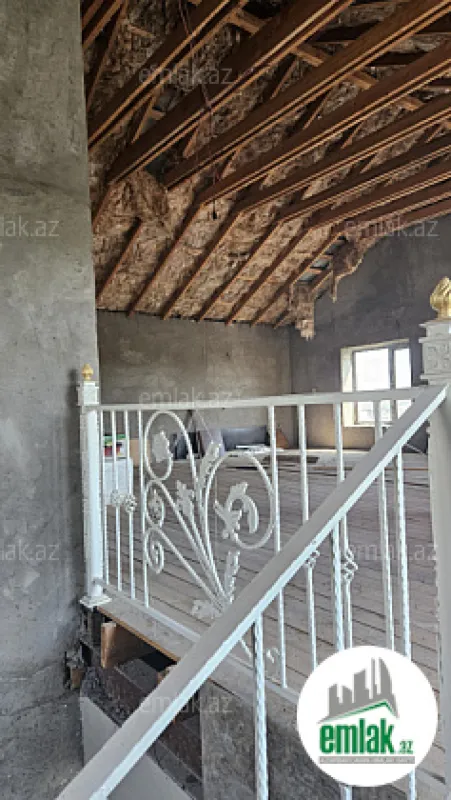 Satılır 5 otaqlı həyət evi 300 m²