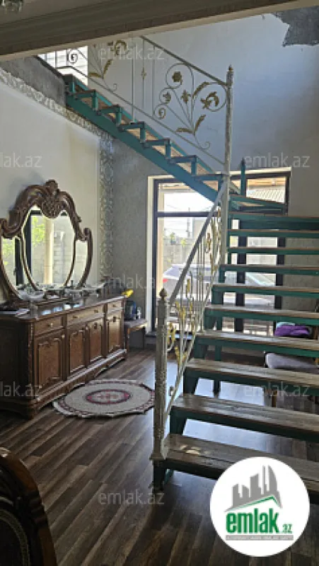 Satılır 5 otaqlı həyət evi 300 m²