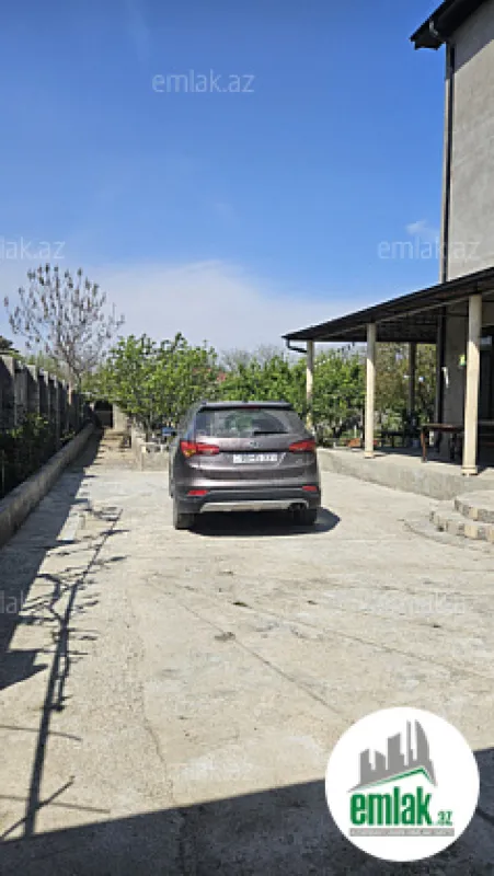 Satılır 5 otaqlı həyət evi 300 m²