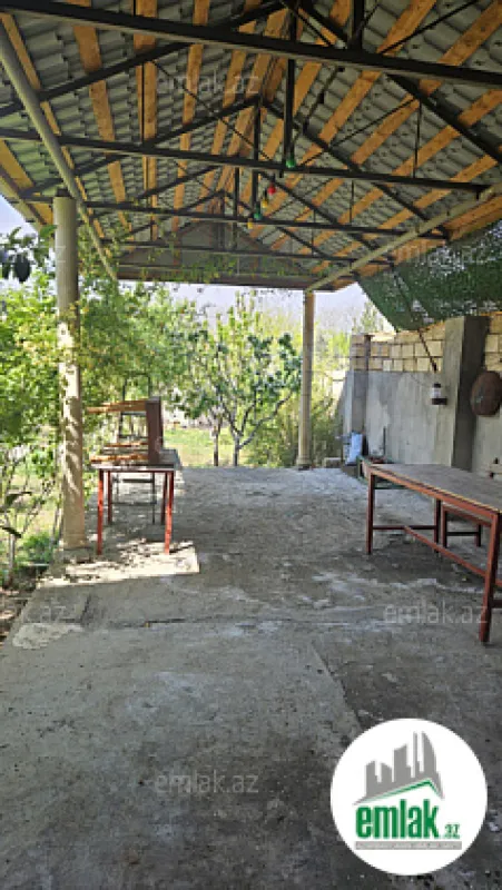 Satılır 5 otaqlı həyət evi 300 m²