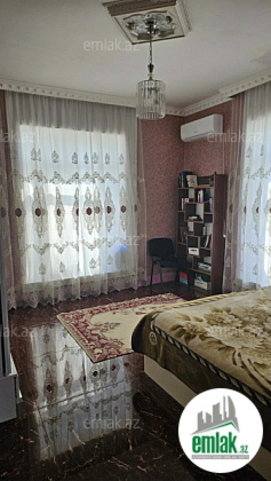 Satılır 5 otaqlı həyət evi 300 m²