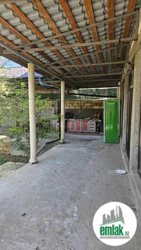 Satılır 5 otaqlı həyət evi 300 m²