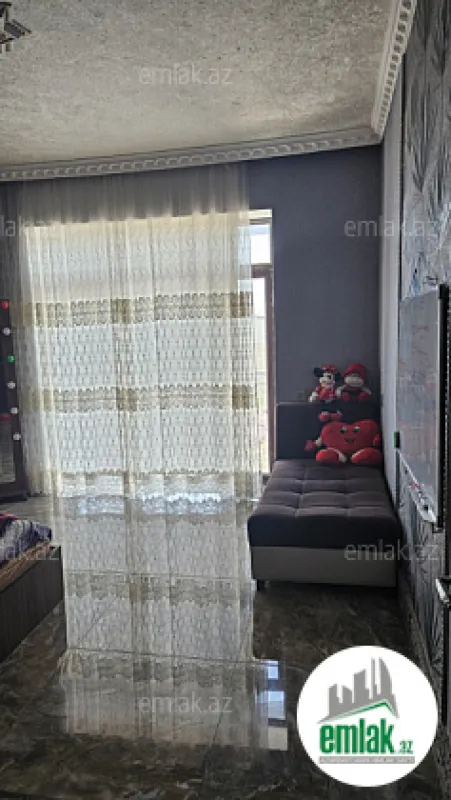 Satılır 5 otaqlı həyət evi 300 m²