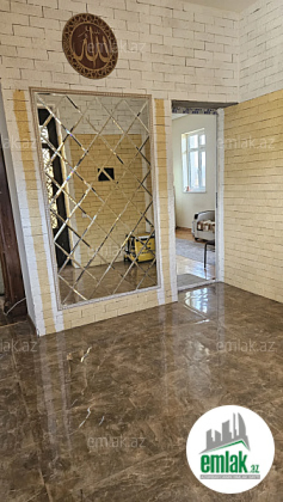 Satılır 5 otaqlı həyət evi 300 m²