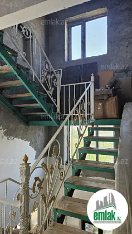 Satılır 5 otaqlı həyət evi 300 m²