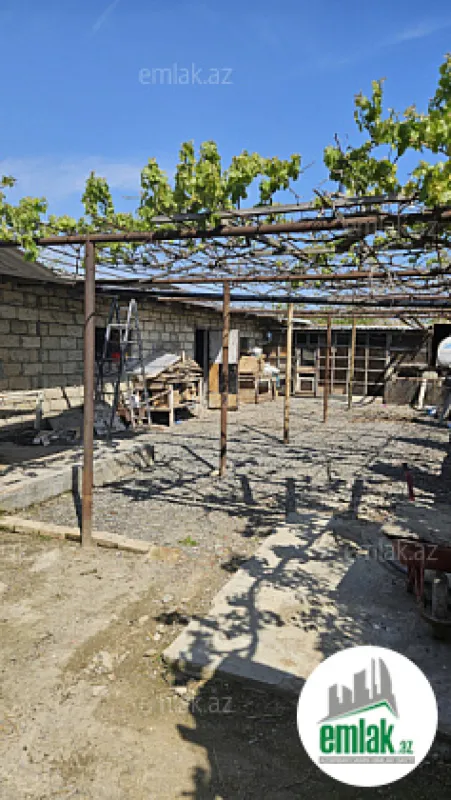 Satılır 5 otaqlı həyət evi 300 m²