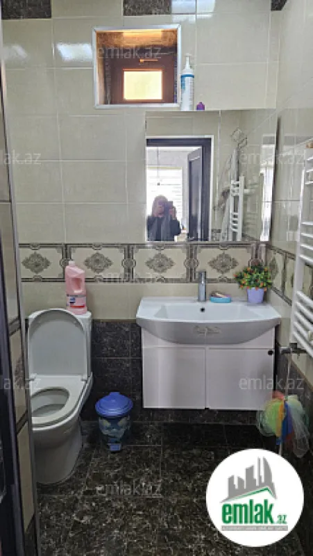 Satılır 5 otaqlı həyət evi 300 m²