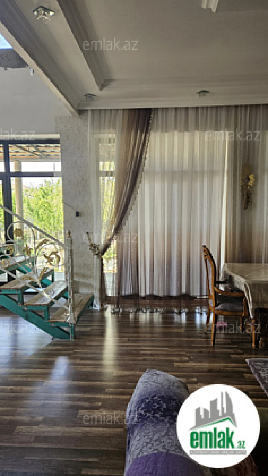 Satılır 5 otaqlı həyət evi 300 m²