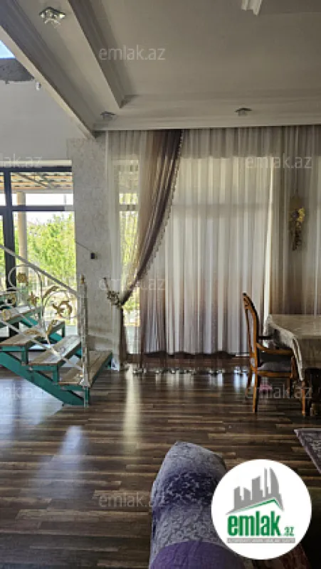 Satılır 5 otaqlı həyət evi 300 m²