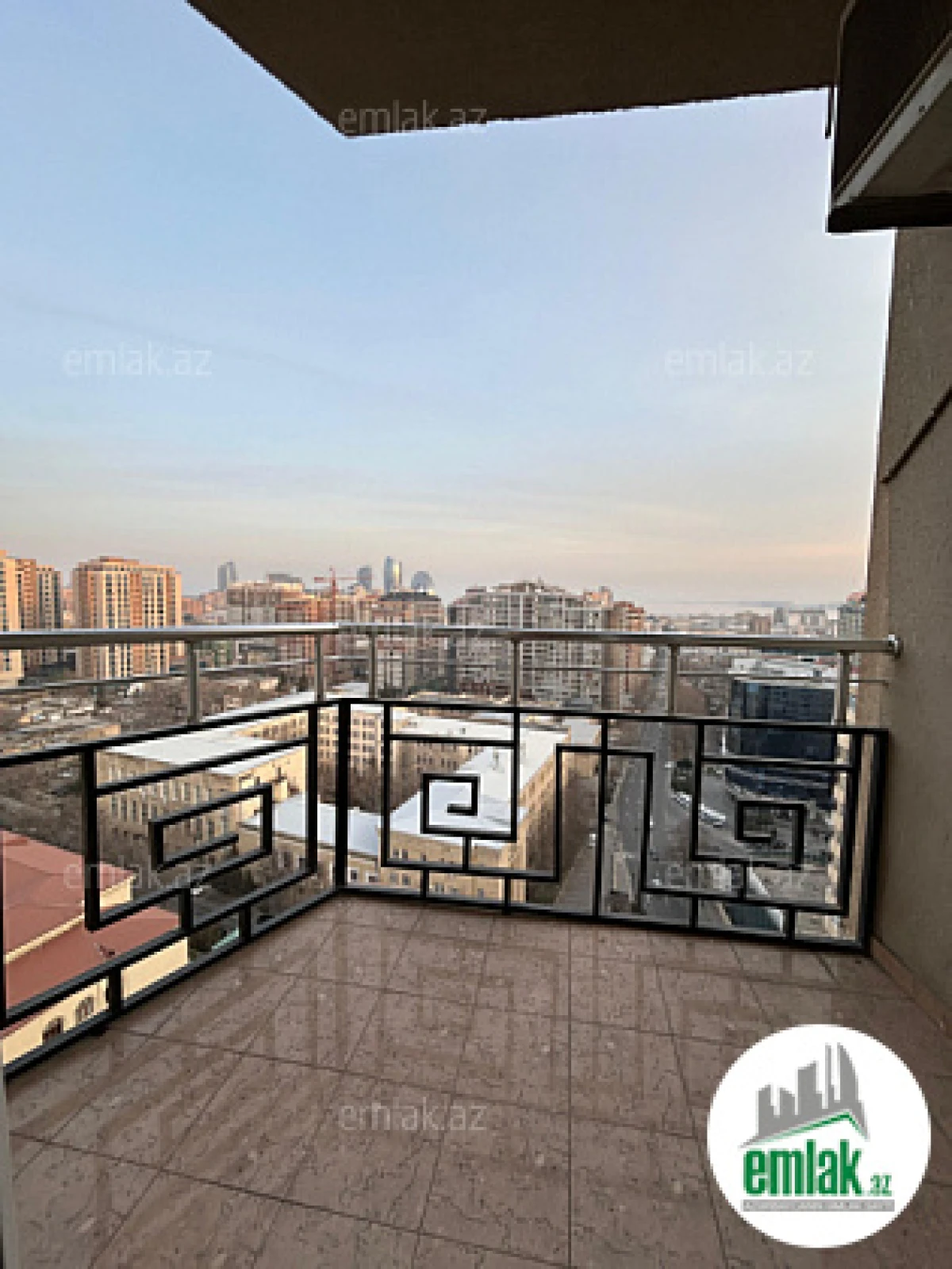 Satılır 3 otaqlı yeni tikili 220 m²