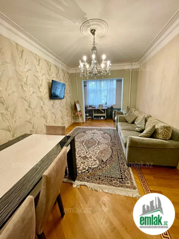 Satılır 3 otaqlı köhnə tikili 90 m²