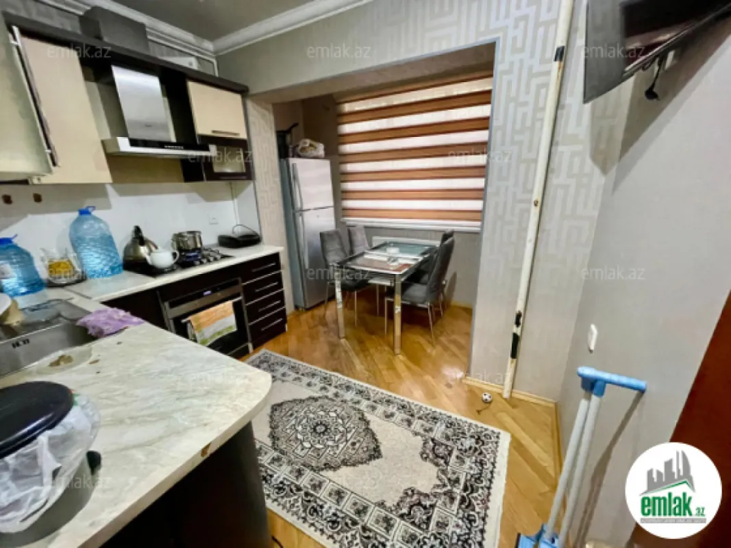 Satılır 3 otaqlı köhnə tikili 90 m²