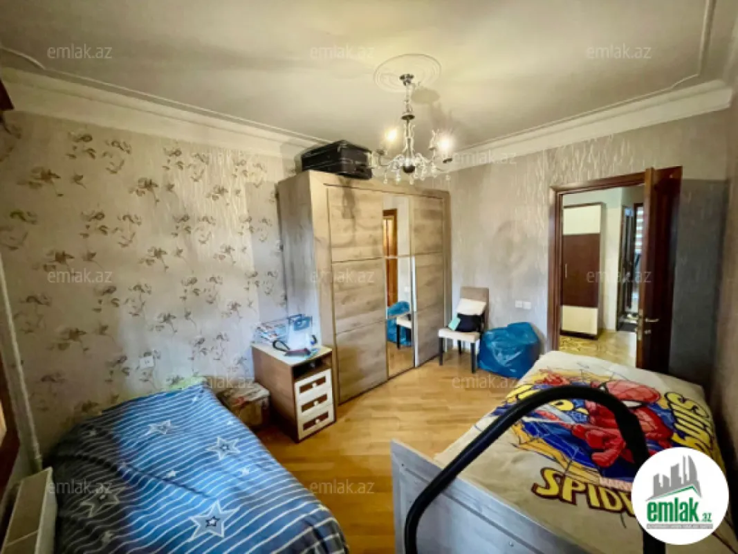 Satılır 3 otaqlı köhnə tikili 90 m²