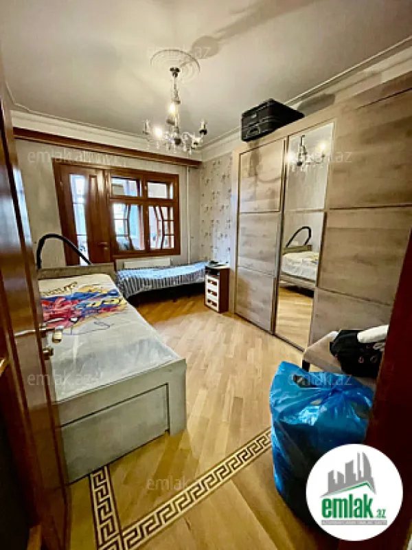 Satılır 3 otaqlı köhnə tikili 90 m²