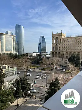 Satılır 3 otaqlı köhnə tikili 125 m² — Bakı 3 otaq 125.00 m²