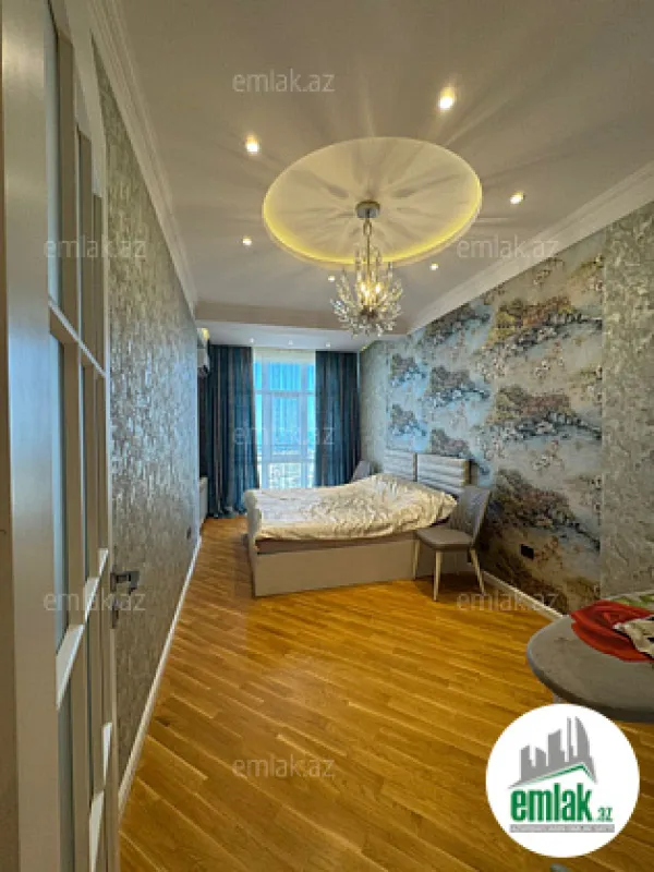 Satılır 3 otaqlı yeni tikili 130 m²