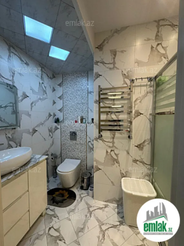 Satılır 3 otaqlı yeni tikili 130 m²