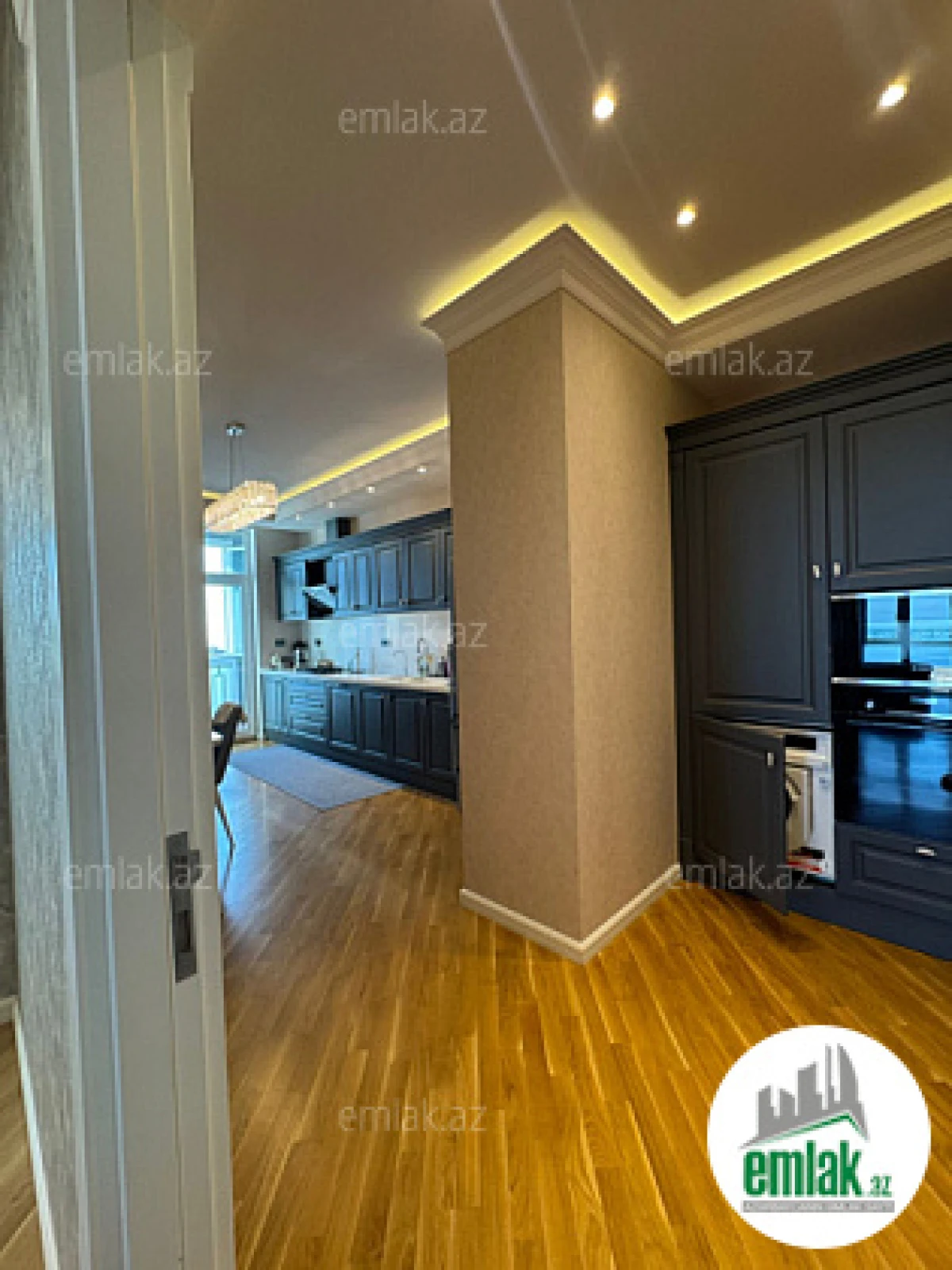 Satılır 3 otaqlı yeni tikili 130 m²