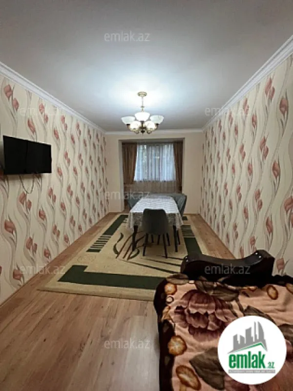 Satılır 4 otaqlı köhnə tikili 120 m²