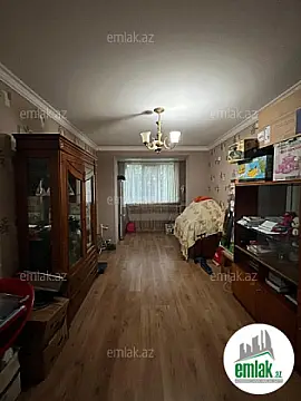 Satılır 4 otaqlı köhnə tikili 120 m²