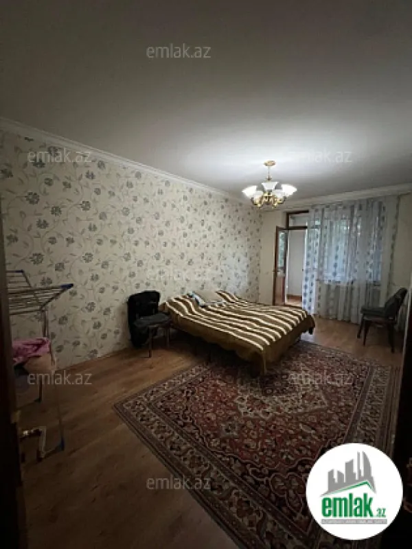 Satılır 4 otaqlı köhnə tikili 120 m²
