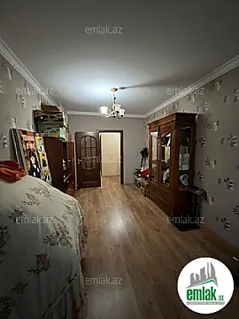 Satılır 4 otaqlı köhnə tikili 120 m²