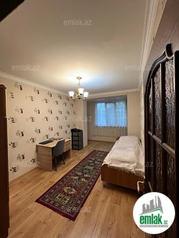 Satılır 4 otaqlı köhnə tikili 120 m²