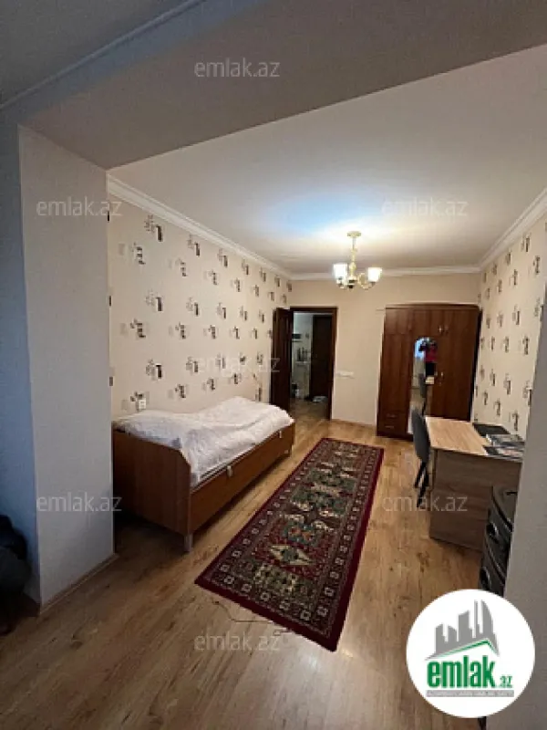 Satılır 4 otaqlı köhnə tikili 120 m²
