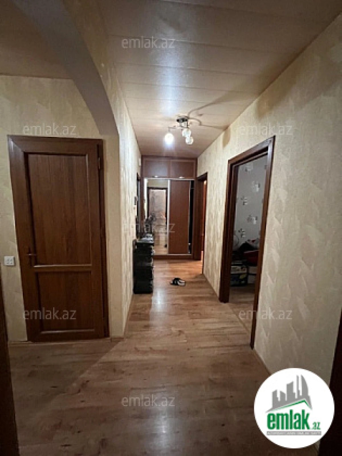 Satılır 4 otaqlı köhnə tikili 120 m²