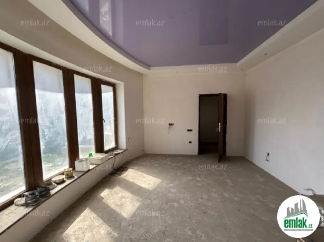Satılır 5 otaqlı həyət evi 300 m²