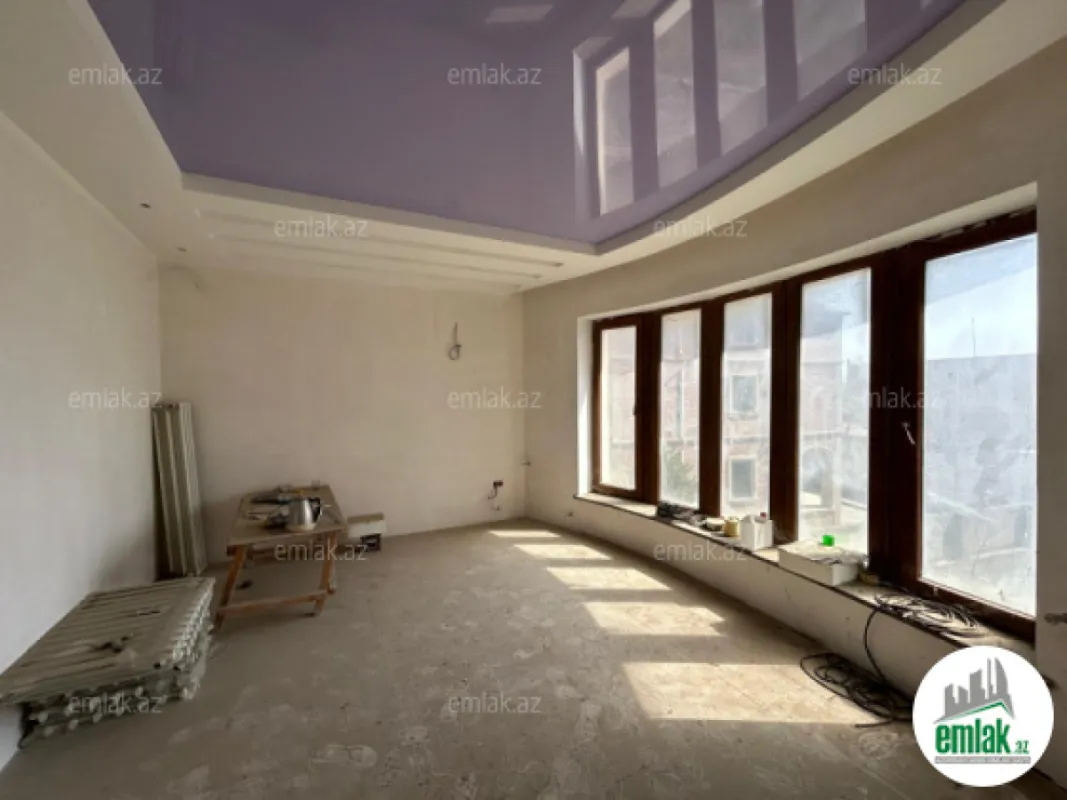 Satılır 5 otaqlı həyət evi 300 m²