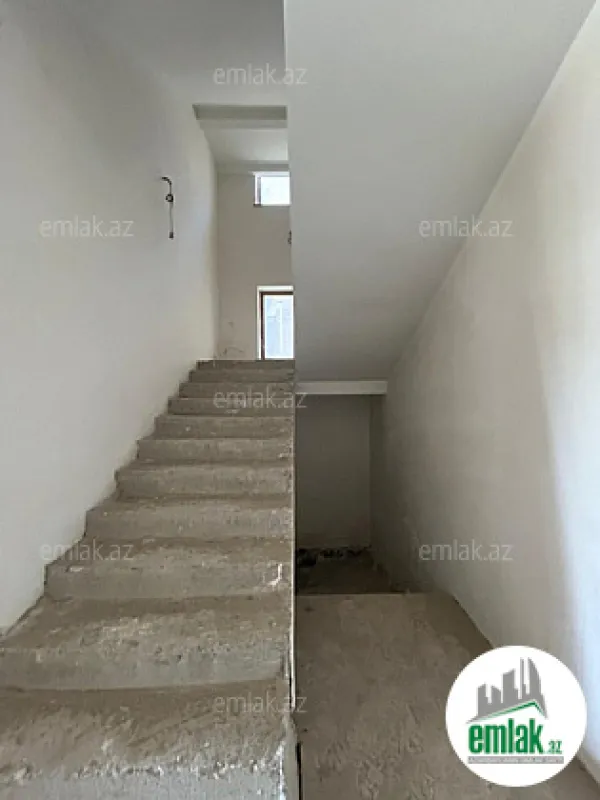 Satılır 5 otaqlı həyət evi 300 m²