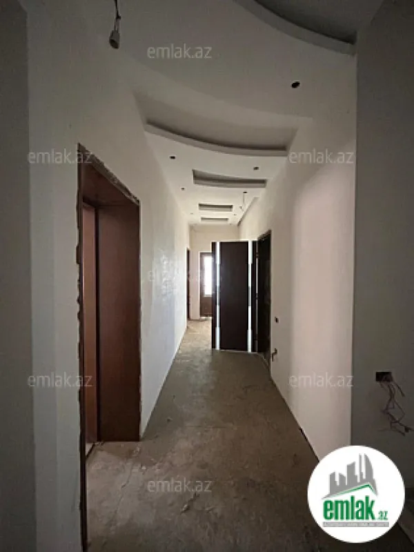 Satılır 5 otaqlı həyət evi 300 m²