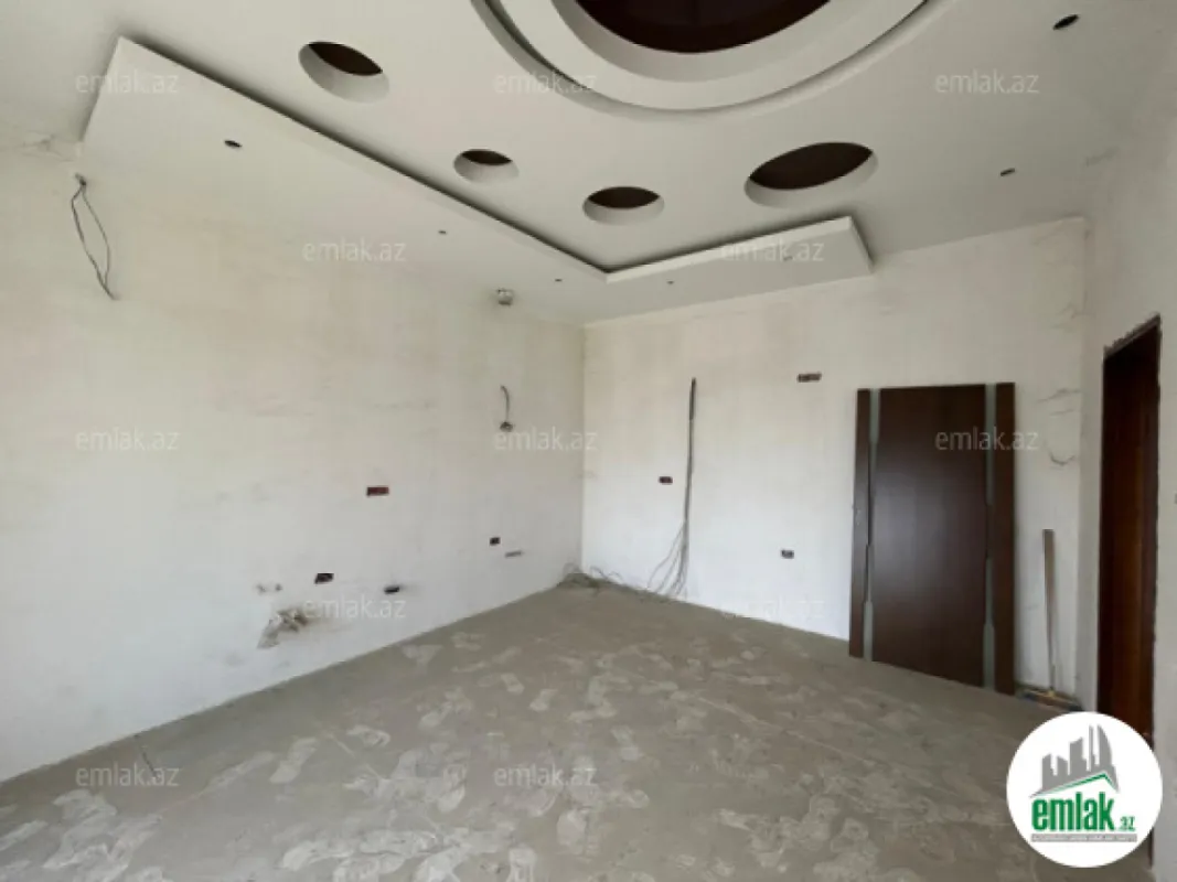 Satılır 5 otaqlı həyət evi 300 m²